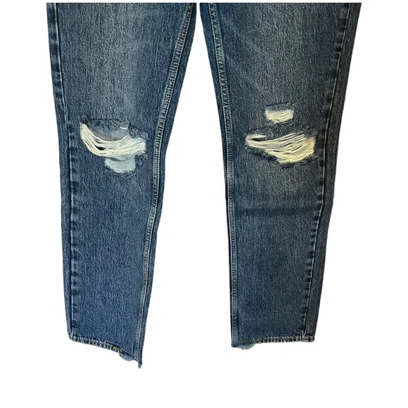 Good American Good 90s Slim Ripped Knee Straight Jeans in Indigo061 (6) - Picture 8 of 13